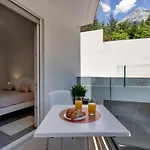 - Santric Apartment *