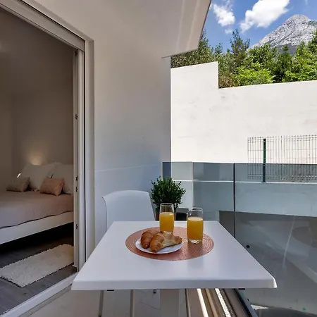 - Santric Apartment *