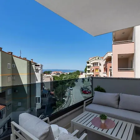 - Santric * Makarska