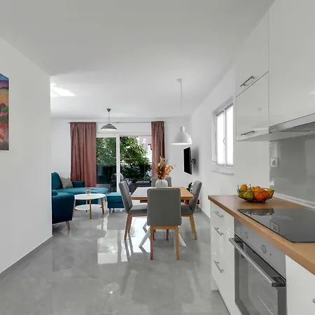 - Santric Apartman *