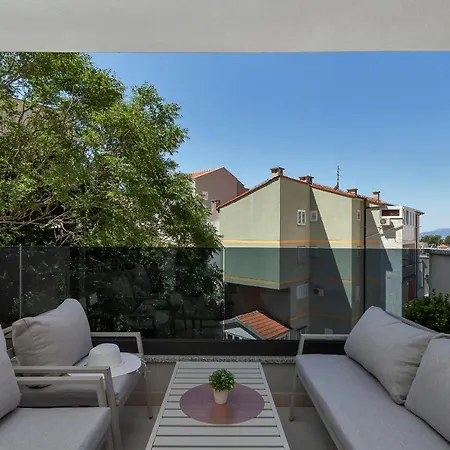 - Santric Apartman Makarska