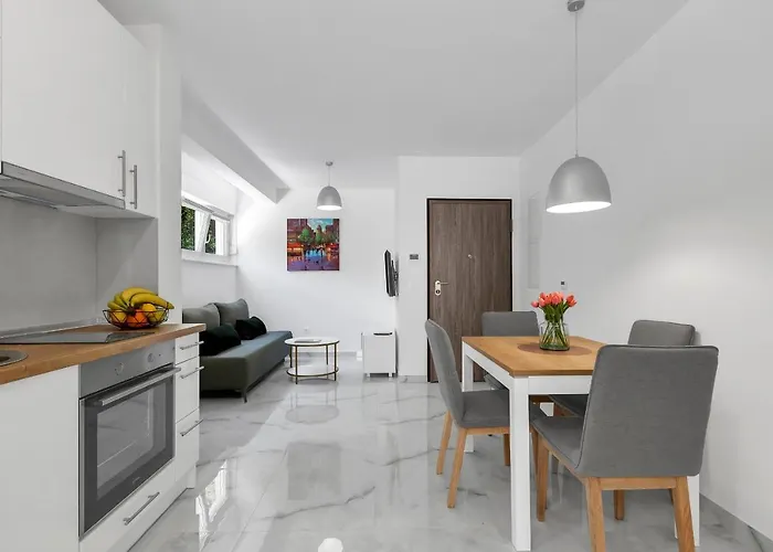 - Santric Apartman Makarska
