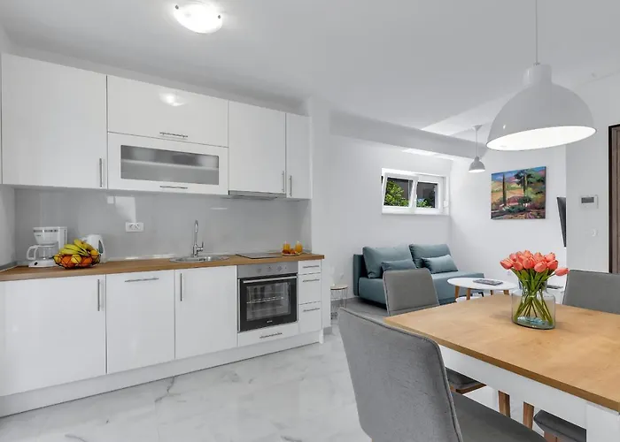 - Santric Apartman *