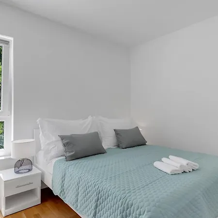 - Santric Макарська