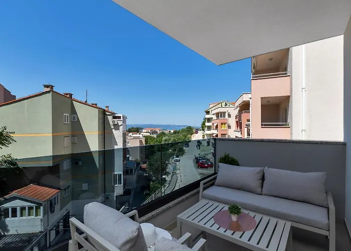 - Santric * 马卡尔斯卡