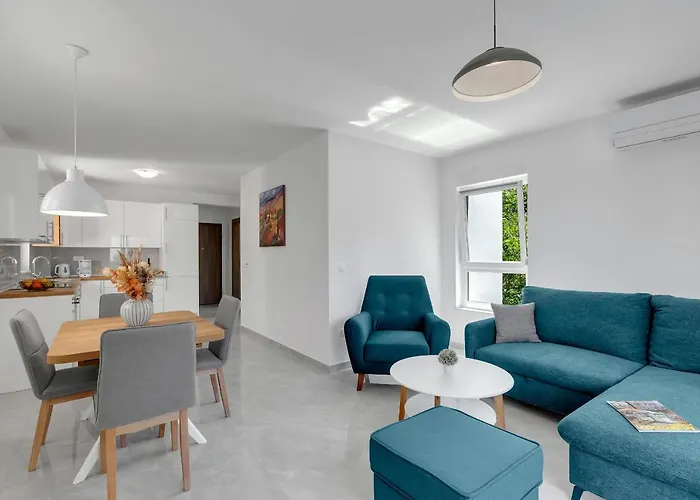 - Santric * 马卡尔斯卡