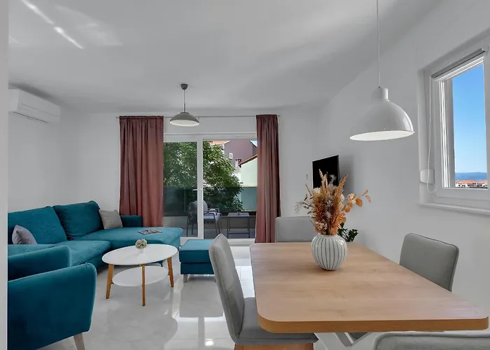 - Santric 马卡尔斯卡